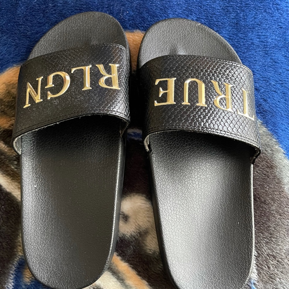 TRUE RELIGION slides!
